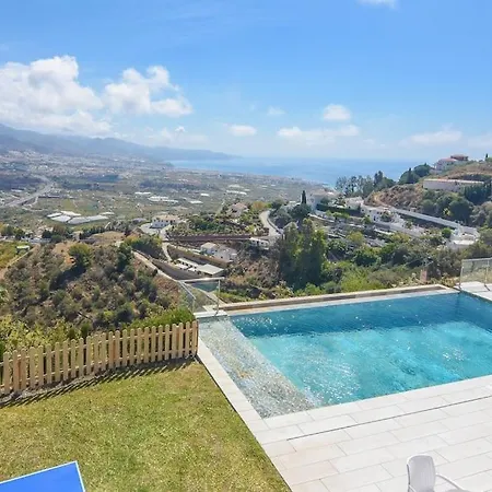 Gran Con Bonitas Vistas * Nerja