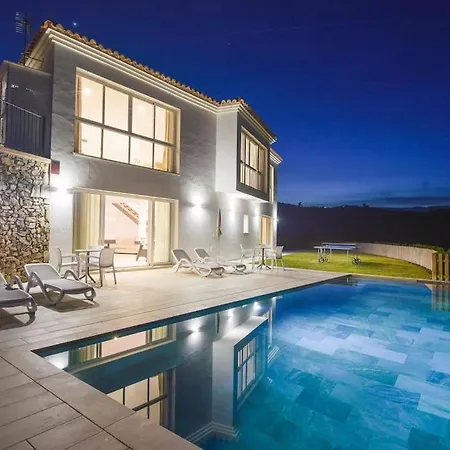Villa Gran Con Bonitas Vistas *
